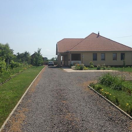 Koelcsey Kuria Vendeghaz Hotel Szatmarcseke ภายนอก รูปภาพ