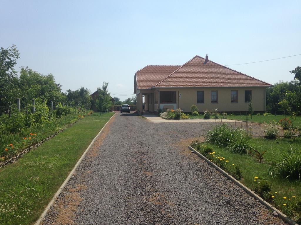 Koelcsey Kuria Vendeghaz Hotel Szatmarcseke ภายนอก รูปภาพ